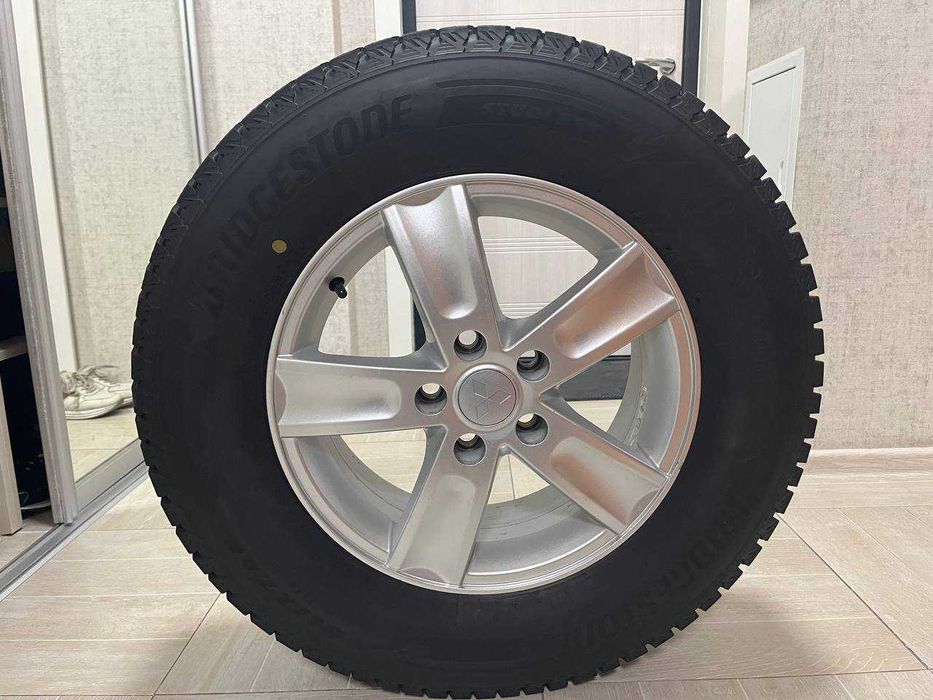 Комплект зимних шин Bridgestone 225/70/R16 Blizzak DM-V3 с дисками