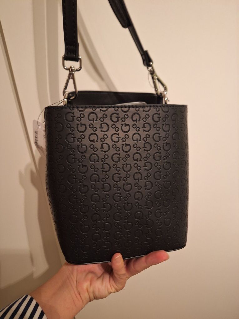 GUESS оригинална чанта