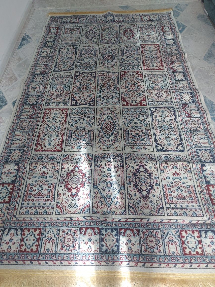 Ковры в отличной состояние