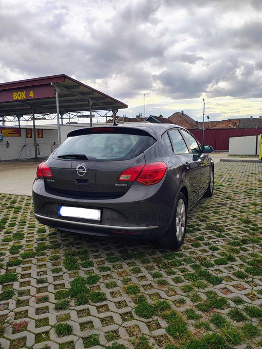 Opel Astra J 2013
