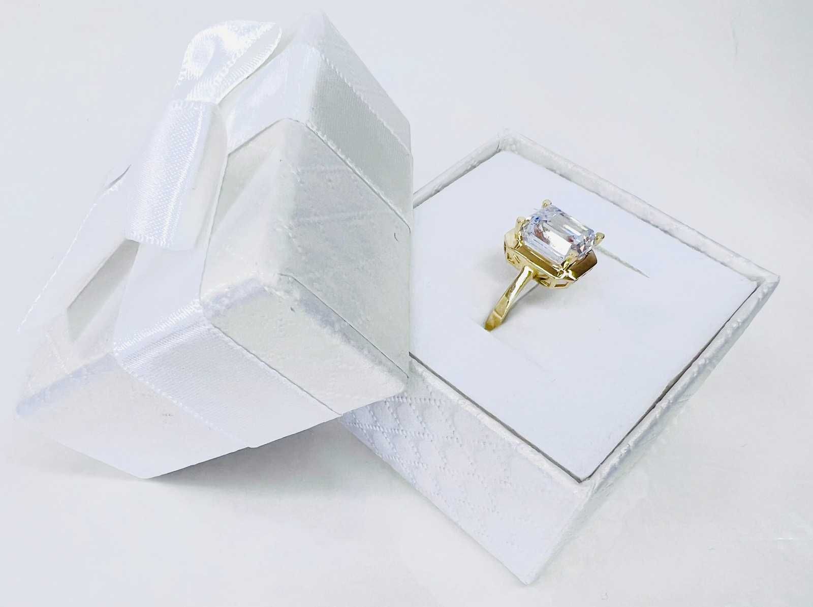 ++ЧИСТО НОВ++ Златен пръстен 14К със скъпоценен камък / Размер 50-60