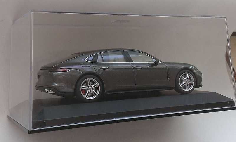 Macheta Porsche Panamera Turbo Executive MK2 2016 - Herpa 1/43