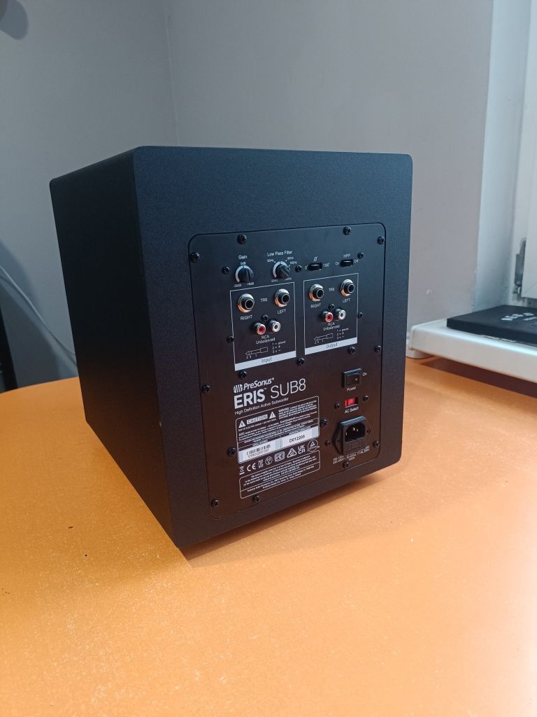 Продам Presonus sub8