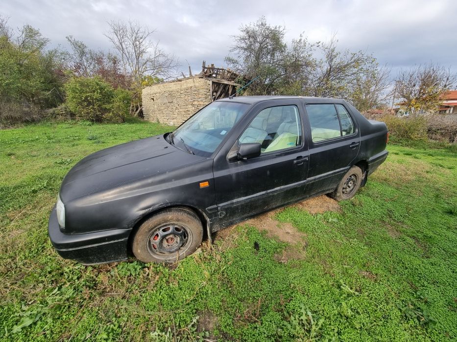 VW Vento 1.8 на части