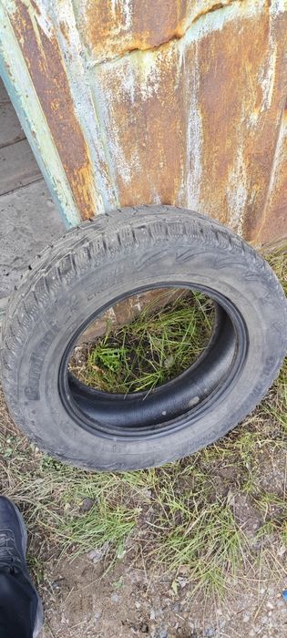 Шины зимние в хорошем состояние цена  за болон