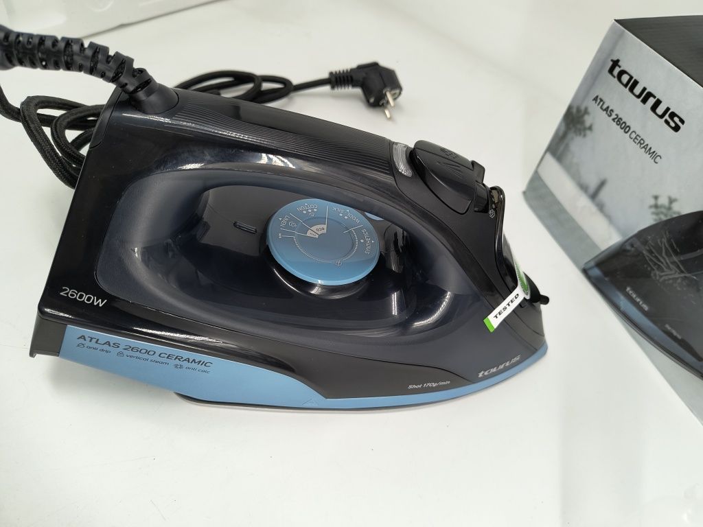 Чисто нова парна ютия TAURUS ATLAS 2600w
