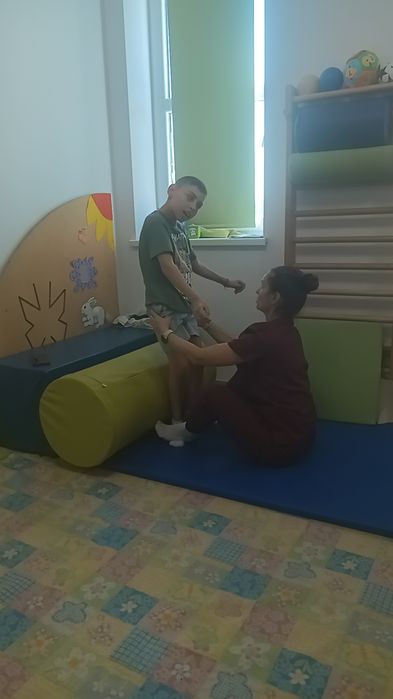 Denis are nevoie de ajutor pentru Terapii