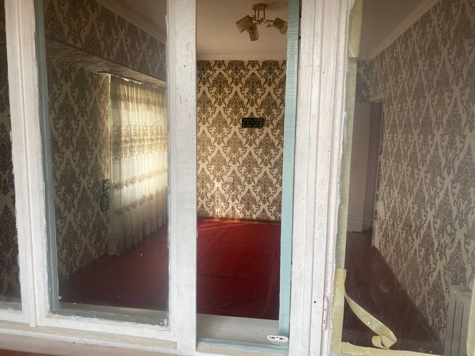 Yunusobod 4 mavzeda 2 xona uy sotiladi