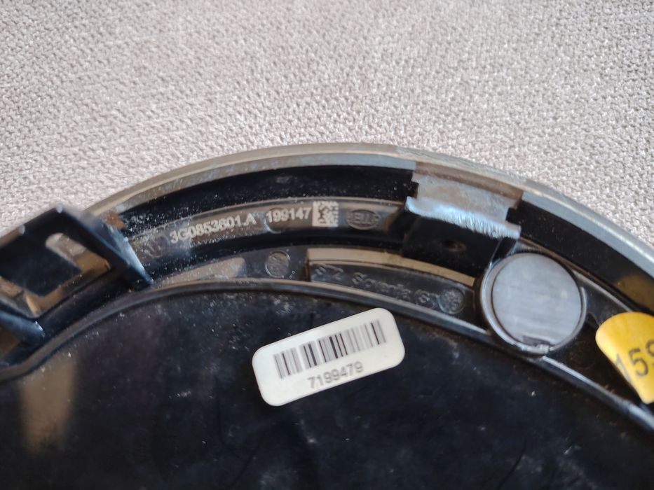 Оригинална предна емблема за дистроник заVW Golf 7