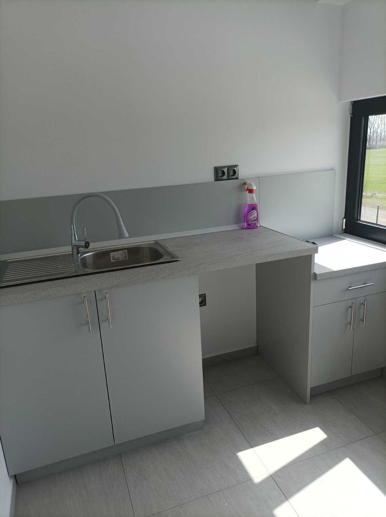 Дава се под наем Промишлена сграда в Казанлък - 522 кв.м за 2040 € - Снимка #1
