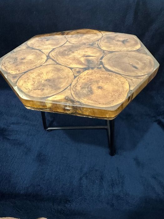 Măsuță de cafea handmade lemn nuc rășină epoxidică