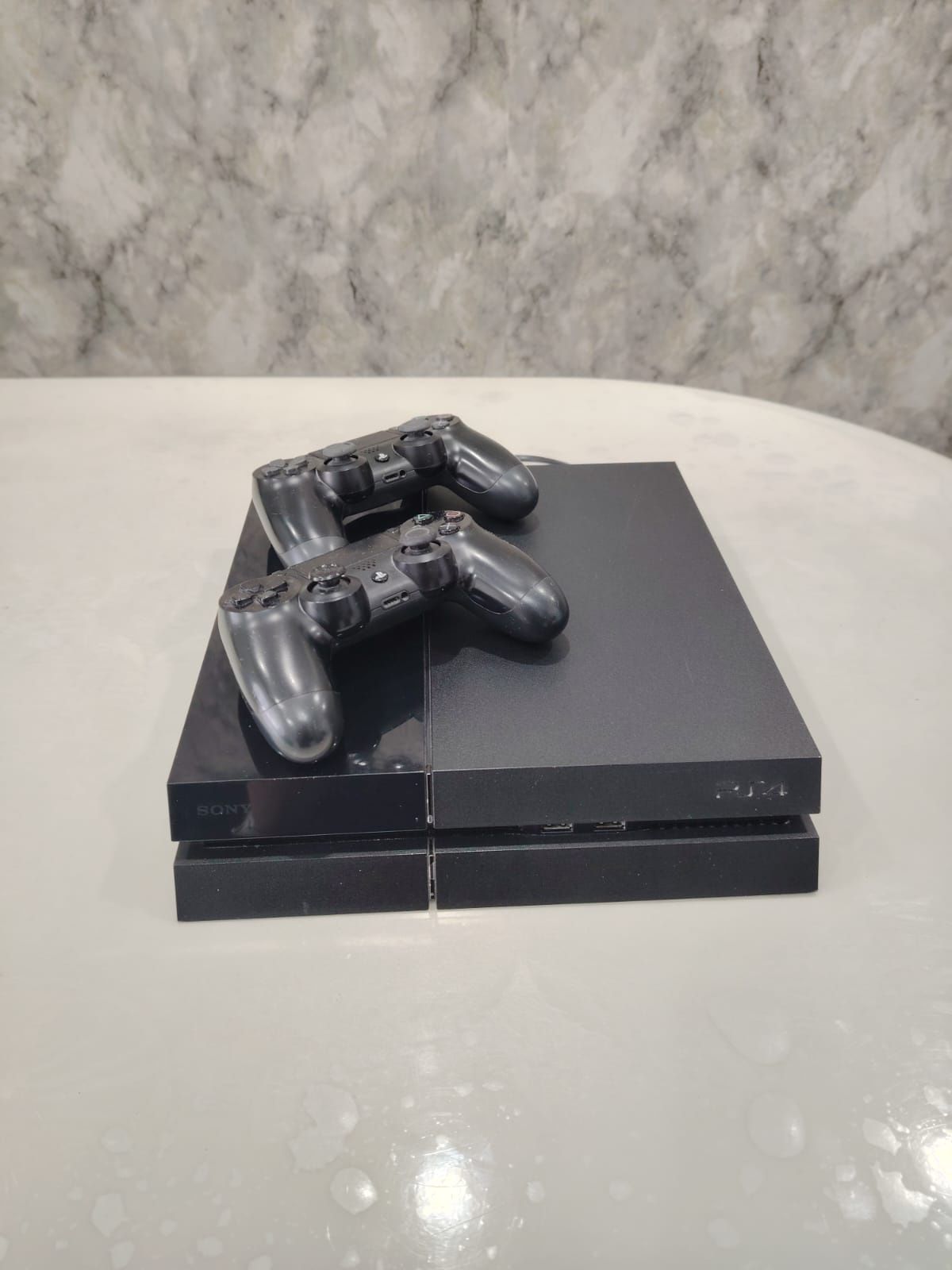 Продам Playstation 4