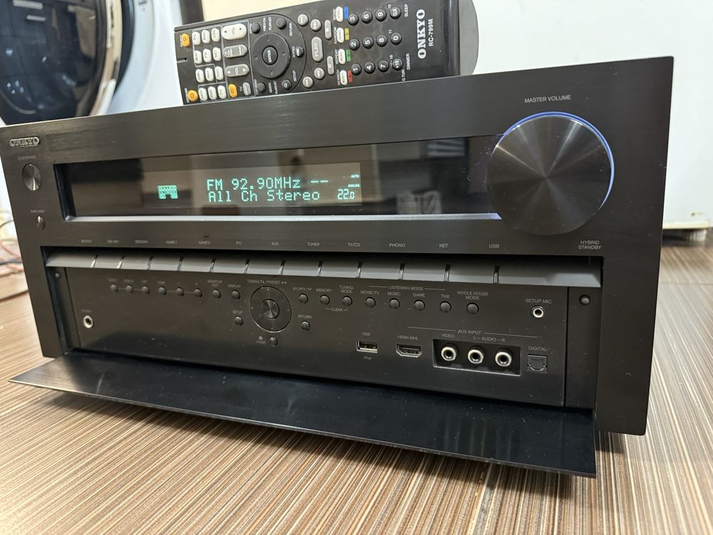 Onkyo TX-NR818 resiver