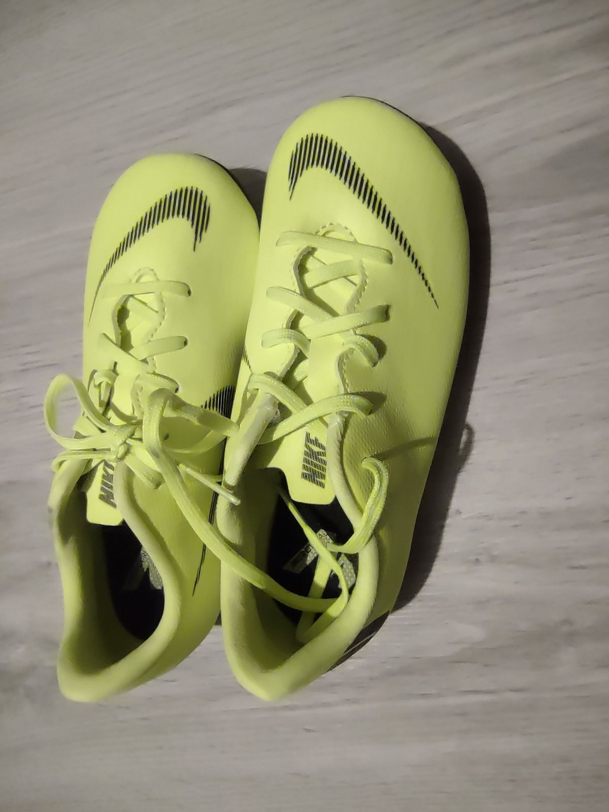 Ghetuțe de fotbal Nike, cu crampoane, mărimea 30.