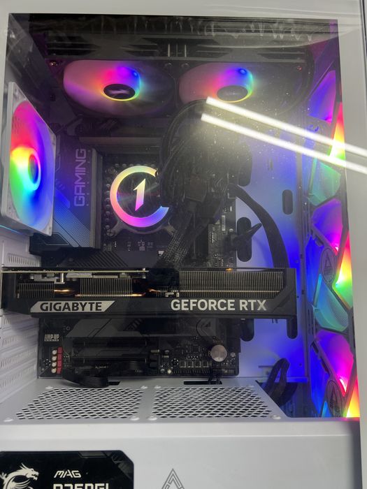 Calculator Desktop Gaming i7-13700K RTX 5070 64GB DDR5 4TB OFERTA