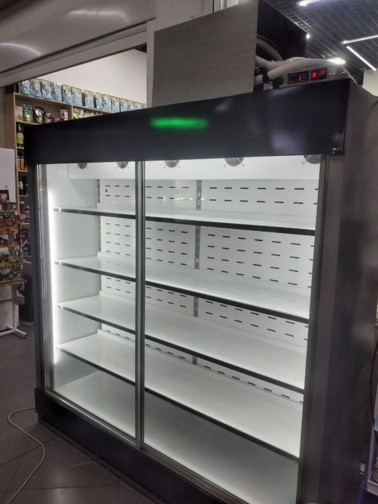 продается витринный холодильник