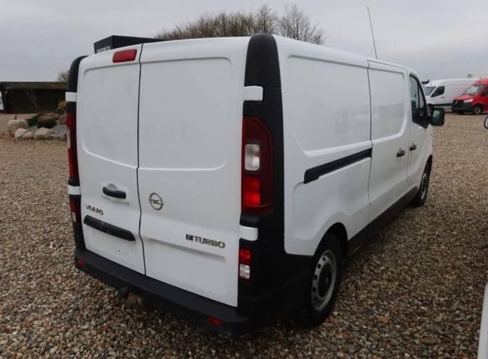 Opel Vivaro 1.6 Usi clusinante pe ambele părți