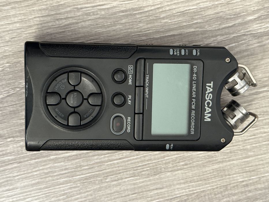 Tascam DR 40 рекордер