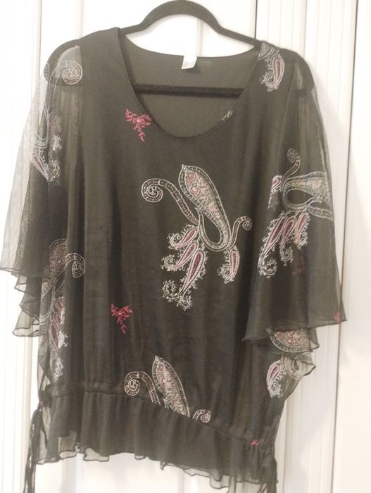 Vând bluza negru,verde