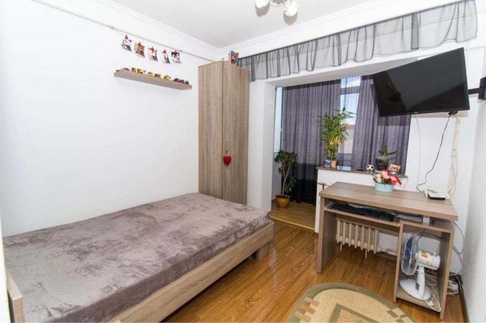 Vand apartament cu 3 camere