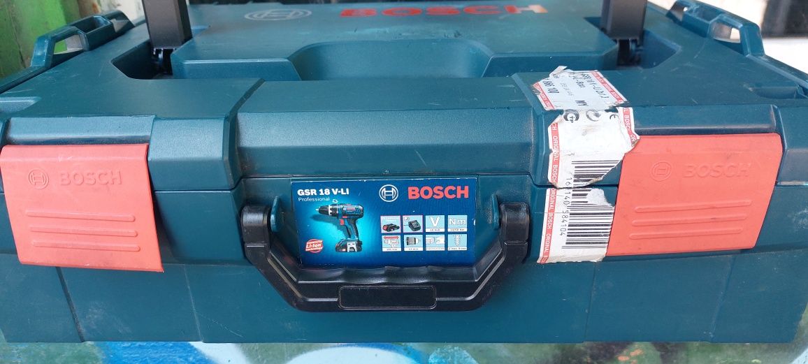 Продавам акумулаторна бормашина син Bosch