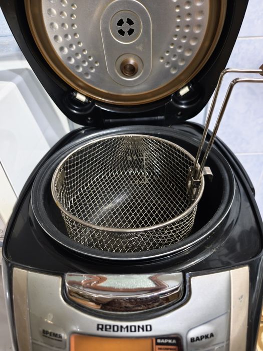 Мультиварка Redmond RMC-M4502
