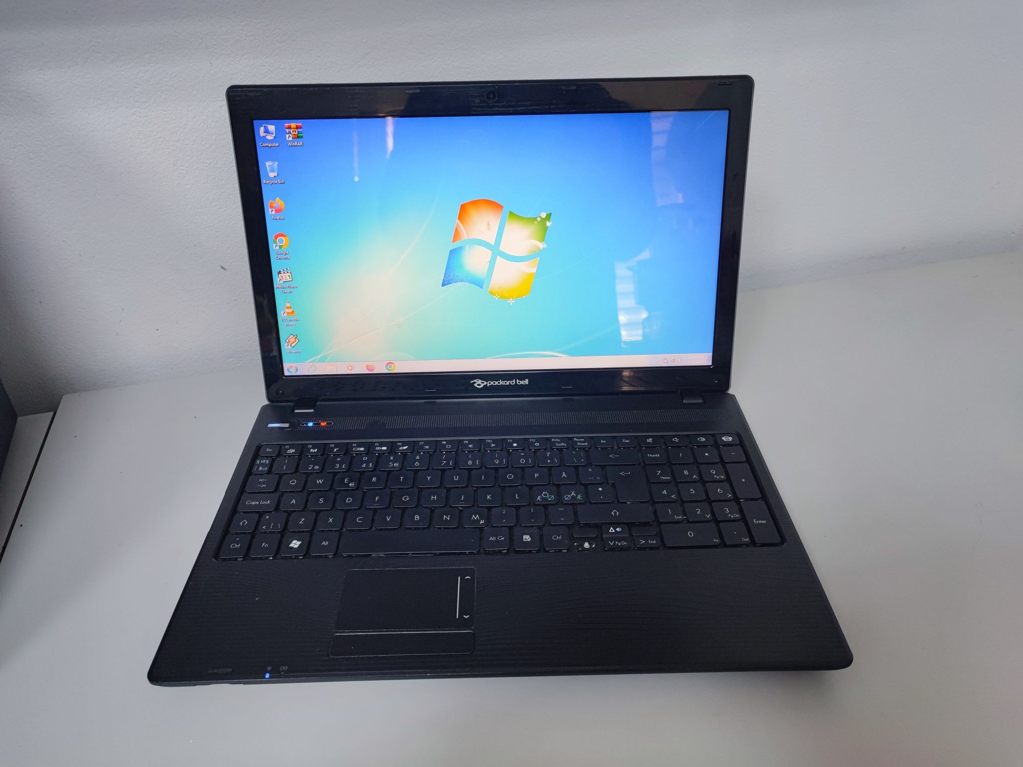 Laptop Packard Bell 6 GB Ram 500 GB memorie tine incarcat peste 2 ore