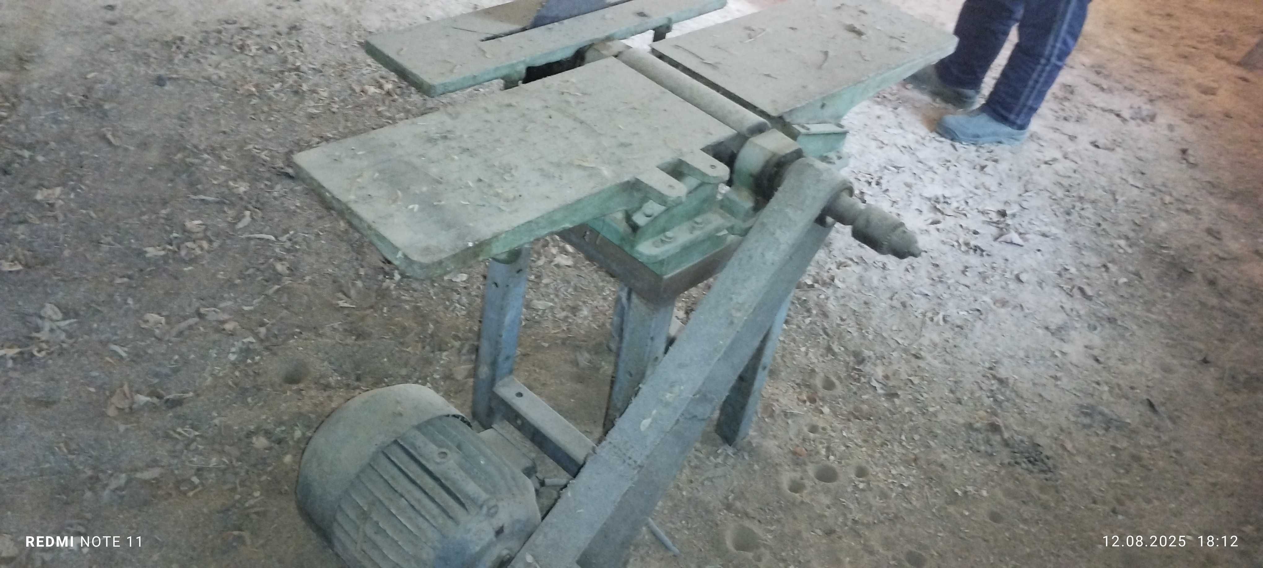Продават се дърводелски машини