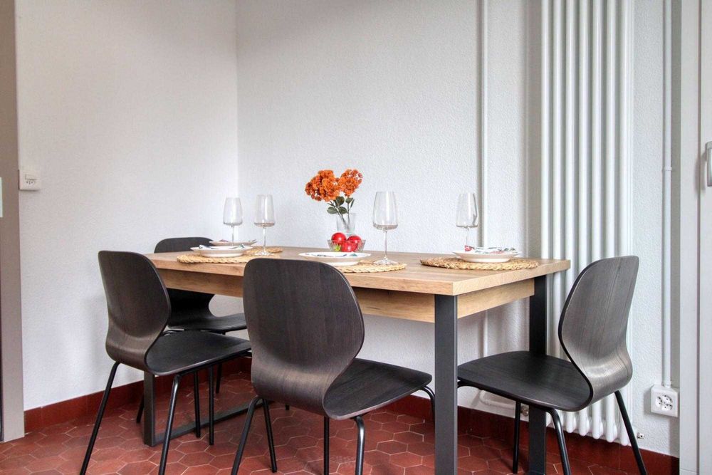 Дава се под наем Двустаен апартамент в София, Център - 57 кв.м за 407.49 € - Снимка #2