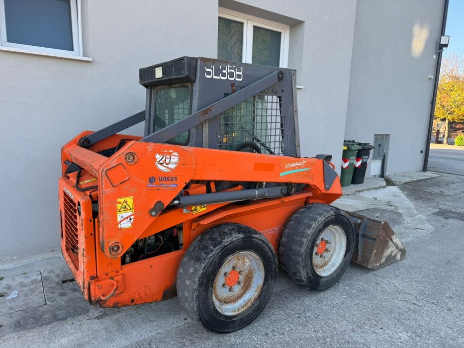 Mini-incarcator Fiat Hitachi 
An 2000
Ore 2100
Recent adus