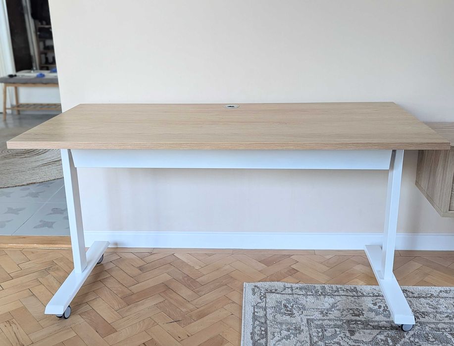 Birou, 4 buc. în stoc