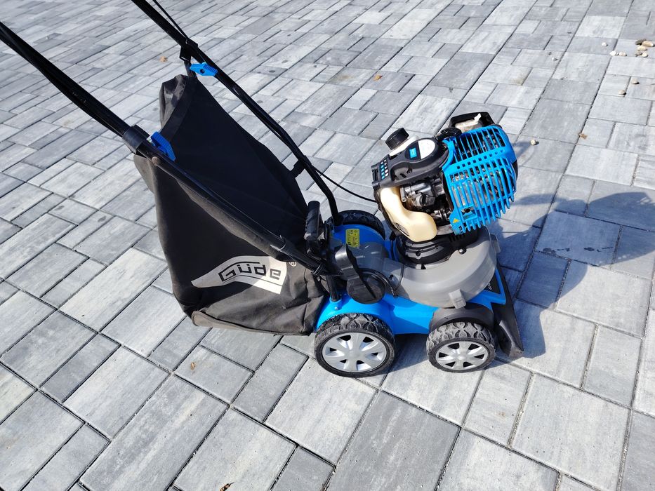 Suflantă / Aspirator de frunze pe benzina 4 t