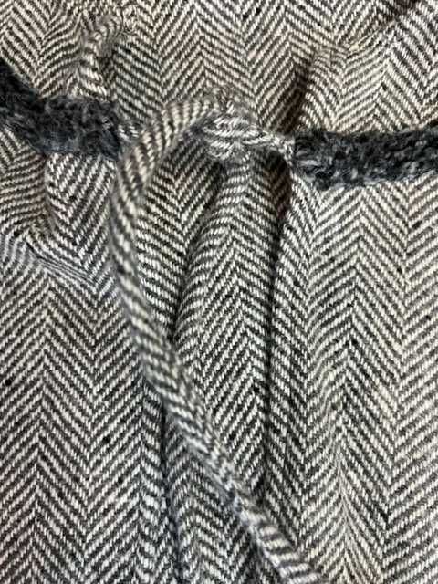 Costum lana, fusta si pelerina, dama, marimea 40-42