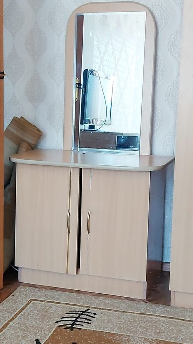 Тумба с зеркалой