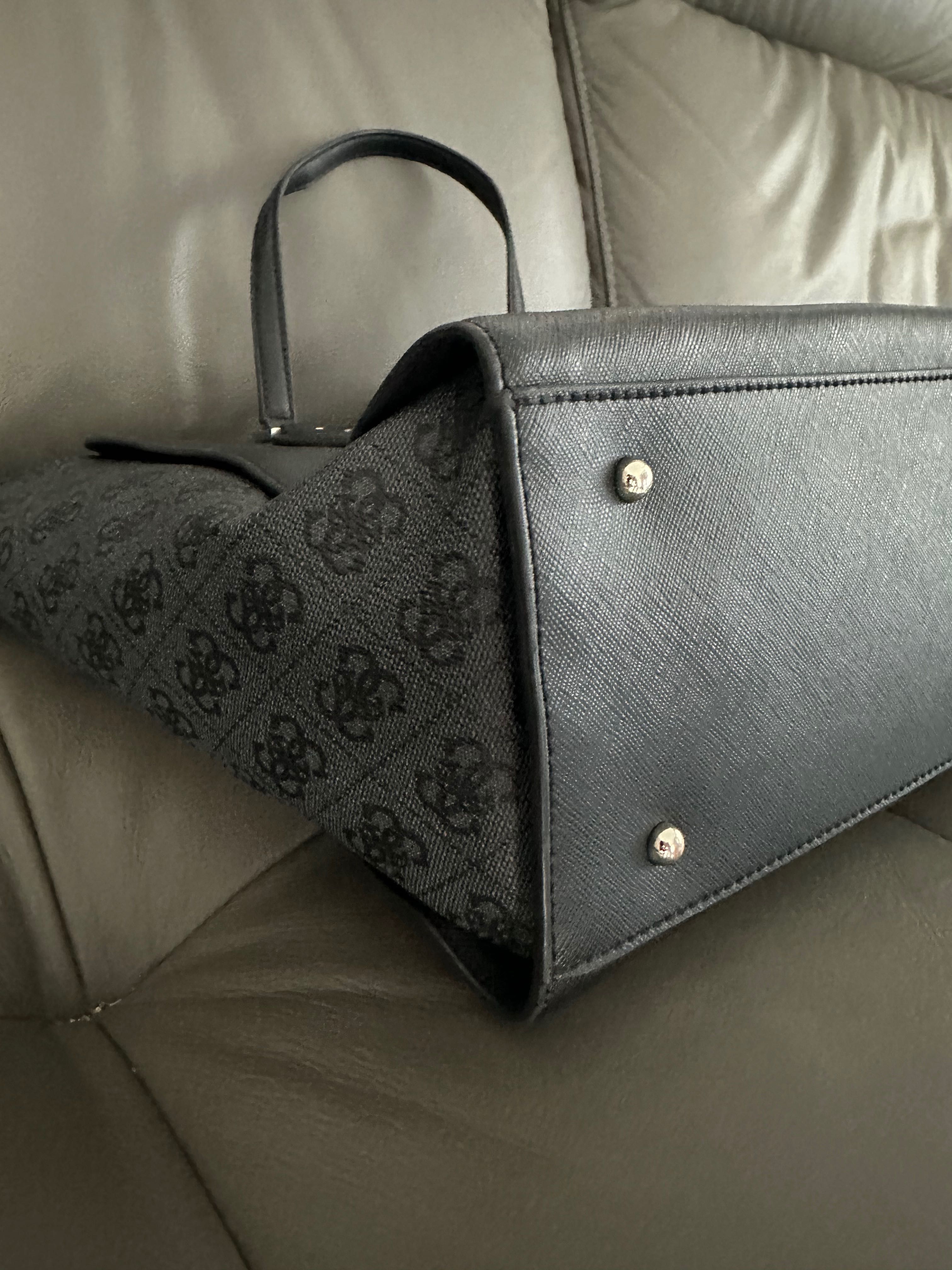 Черна чанта GUESS