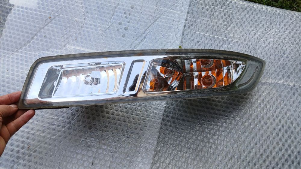 Передний поворотник Nissan Almera