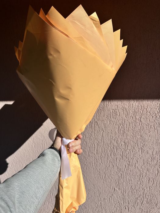 Buchet handmade din flori de hârtie – elegant, alb cu accent mov