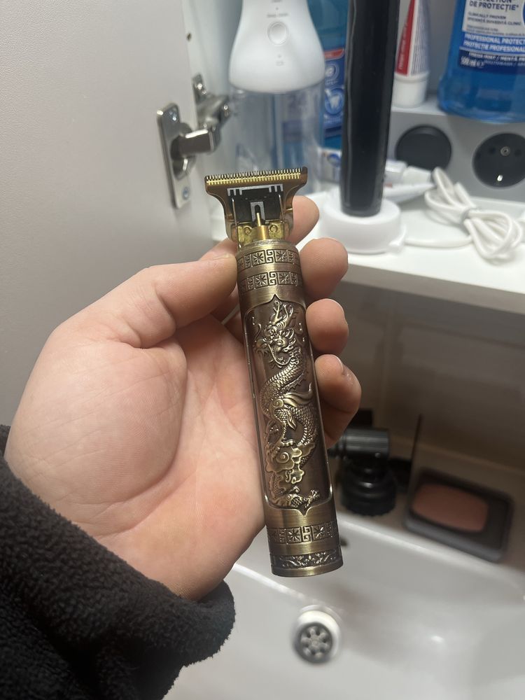 Aparat de tuns reîncărcabil, model vintage – 100 lei