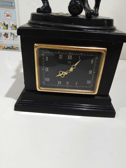 Оригин. антикварные настоль. часы Касли, модель знаменитые Футболисты