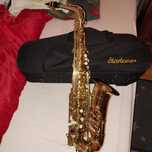 Vand doua clarinete și un saxofon