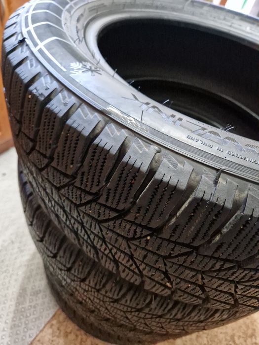 Комплект зимних шин 235/60R18