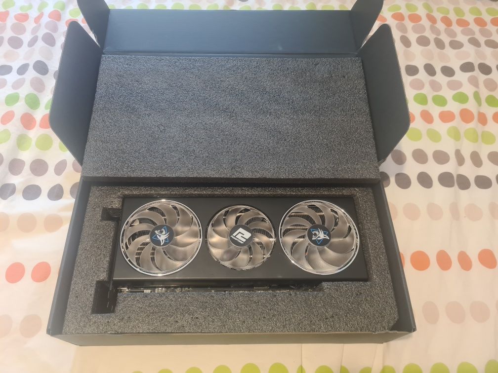 Placa Video RX 7900 GRE + Sag bracket