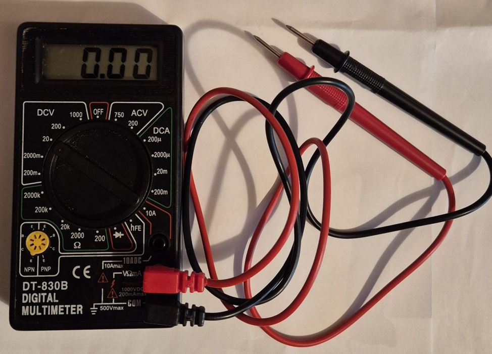 Multimetru/Voltmetru digital DT-830B+diferite accesorii