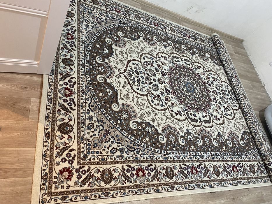 Продам ковер в отличном состоянии