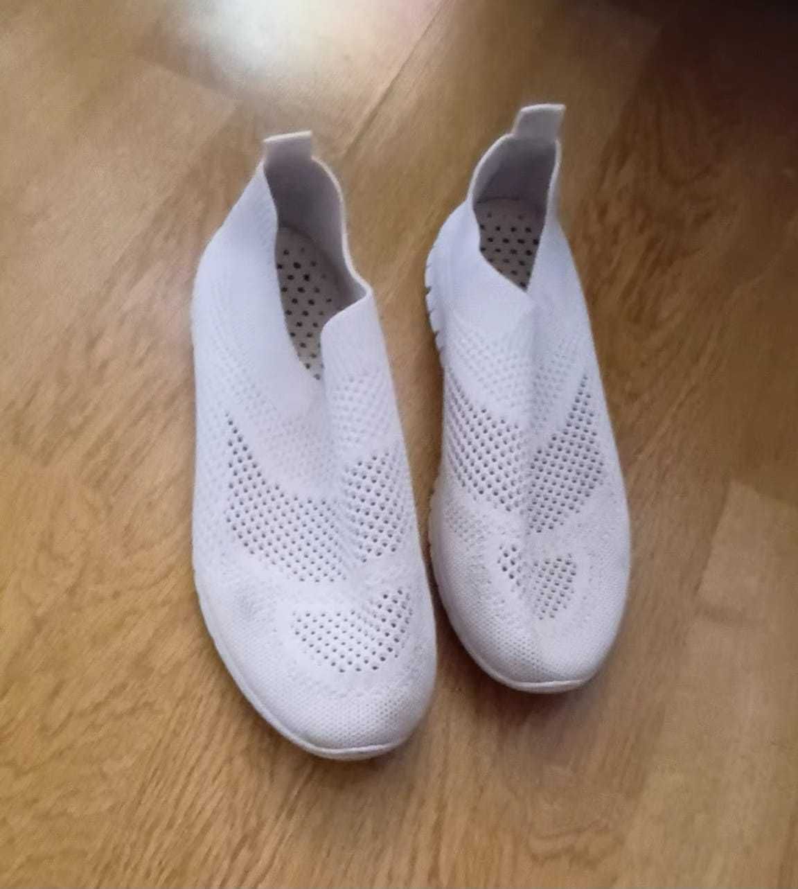 tricou tenesi si pantofi