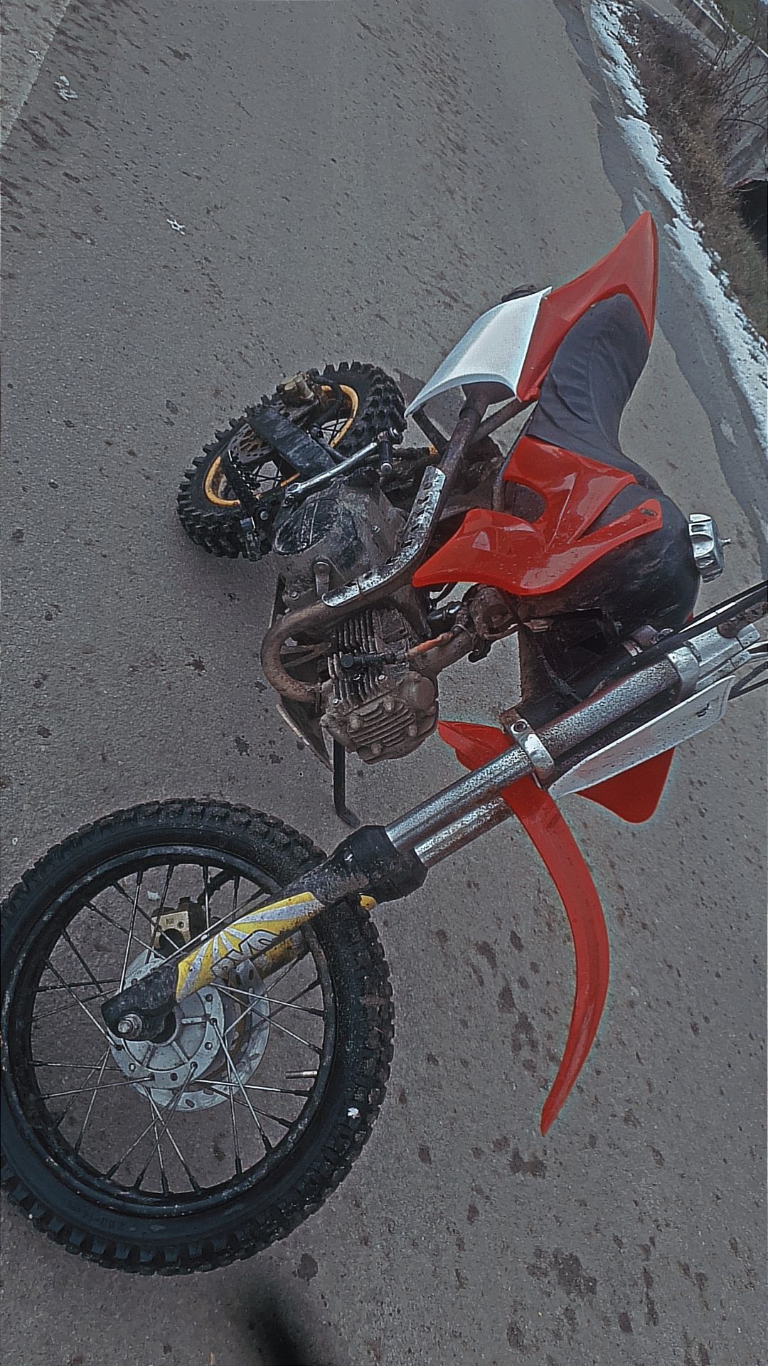 Vând cross 125cc, dau la schimb și pe scuter