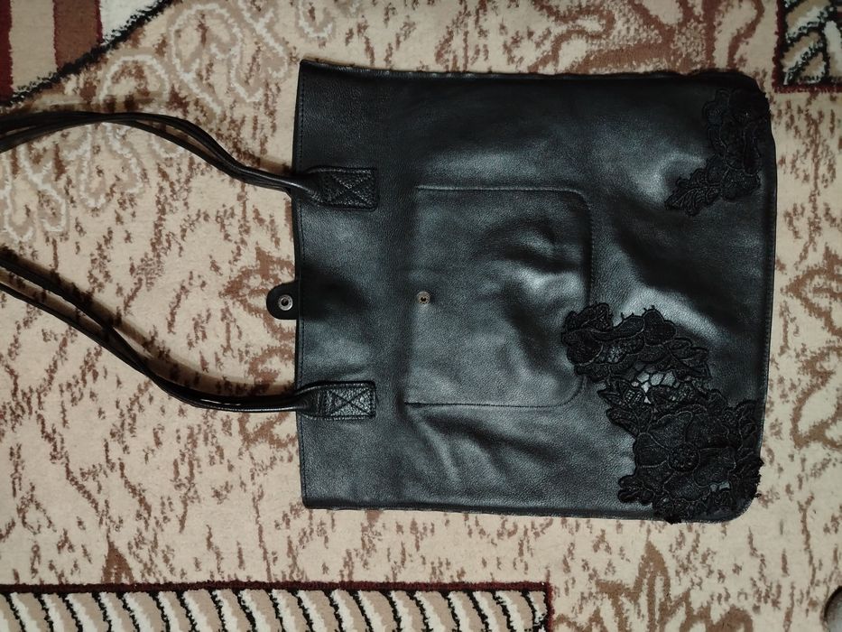 Продаю женскую сумку Канишка