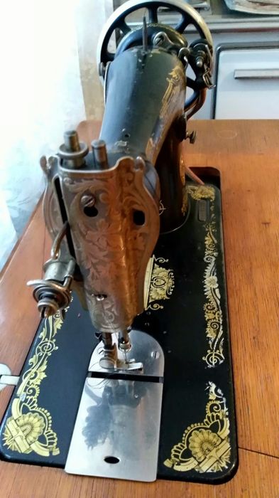 Vând masina de cusut Singer stare foarte foarte buna