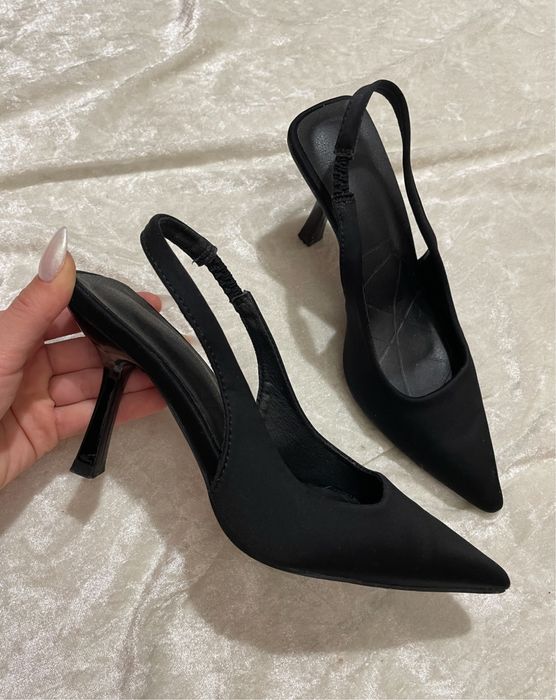 Нови ботуши сникърси обувки на ток gucci  36 37