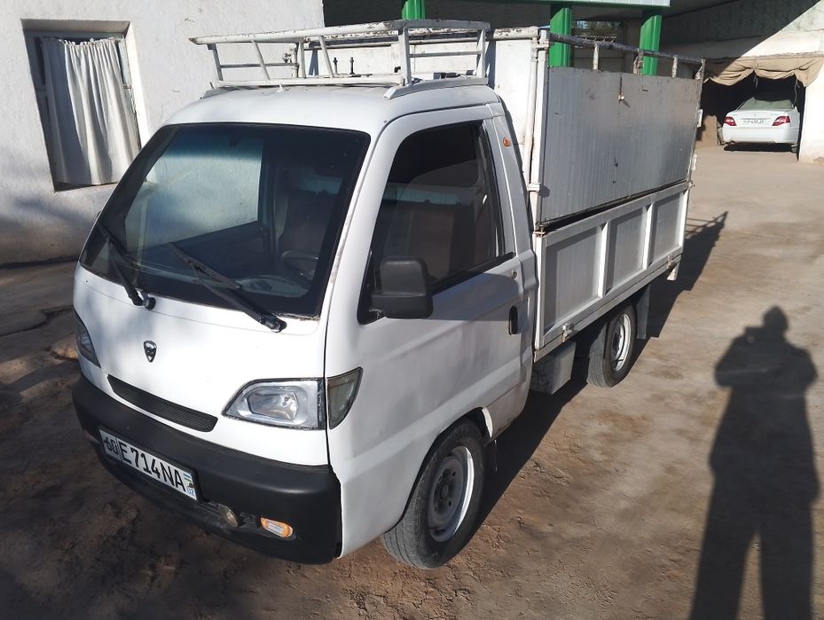 Хитой Лабо сотилади